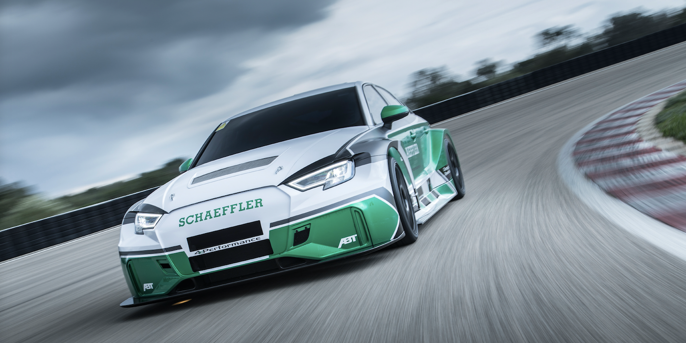 The “Schaeffler 4ePerformance” concept vehicle demonstrates how quickly motorsport technology can be put on the road. Four 220kW drives from the ABT Schaeffler FE01 Formula E racing car have been fitted to the car,